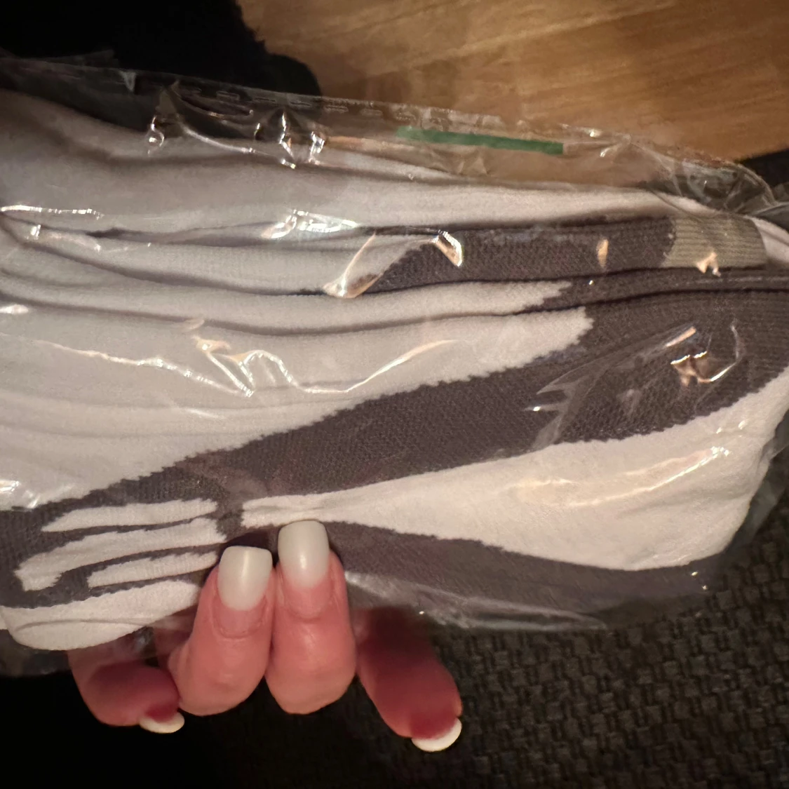 Vita och grå träningsstrumpor L/XL stödstrumpor - 1