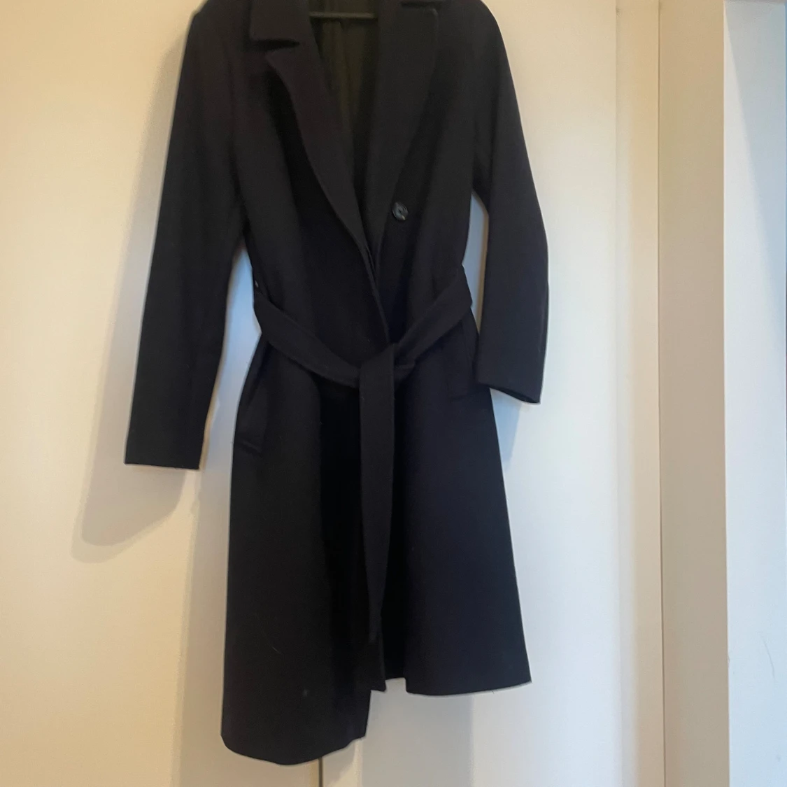 Svart kappa från Filippa K med bälte