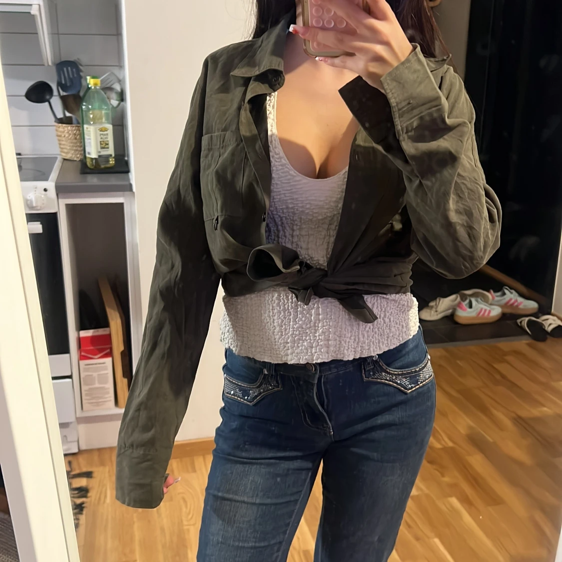 Olivgrön skjorta med knappar - 3