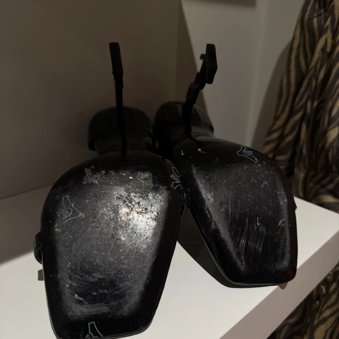 Svarta Saint Laurent klackar med YSL-häl - 2