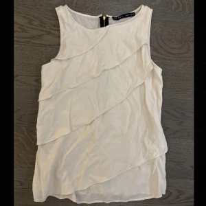 Volangblus - Superrrr snyggg volangblus 💕💕 passar XXS, XS. & S🫧 pris kan diskuteras!!