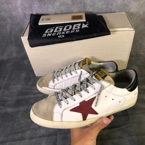 Golden goose skor - Mycket fint skick | Size 43  | fraktar spårbart inom 24 timmar |  för att köpa klicka ” köp nu” | vid frågor skriv ett meddelande | inget medföljer 