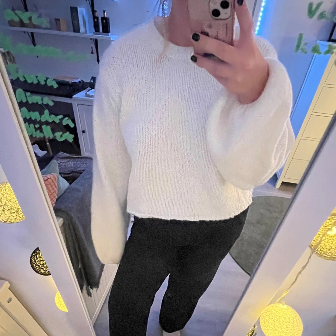 Vit stickad tröja med öppen rygg - 1