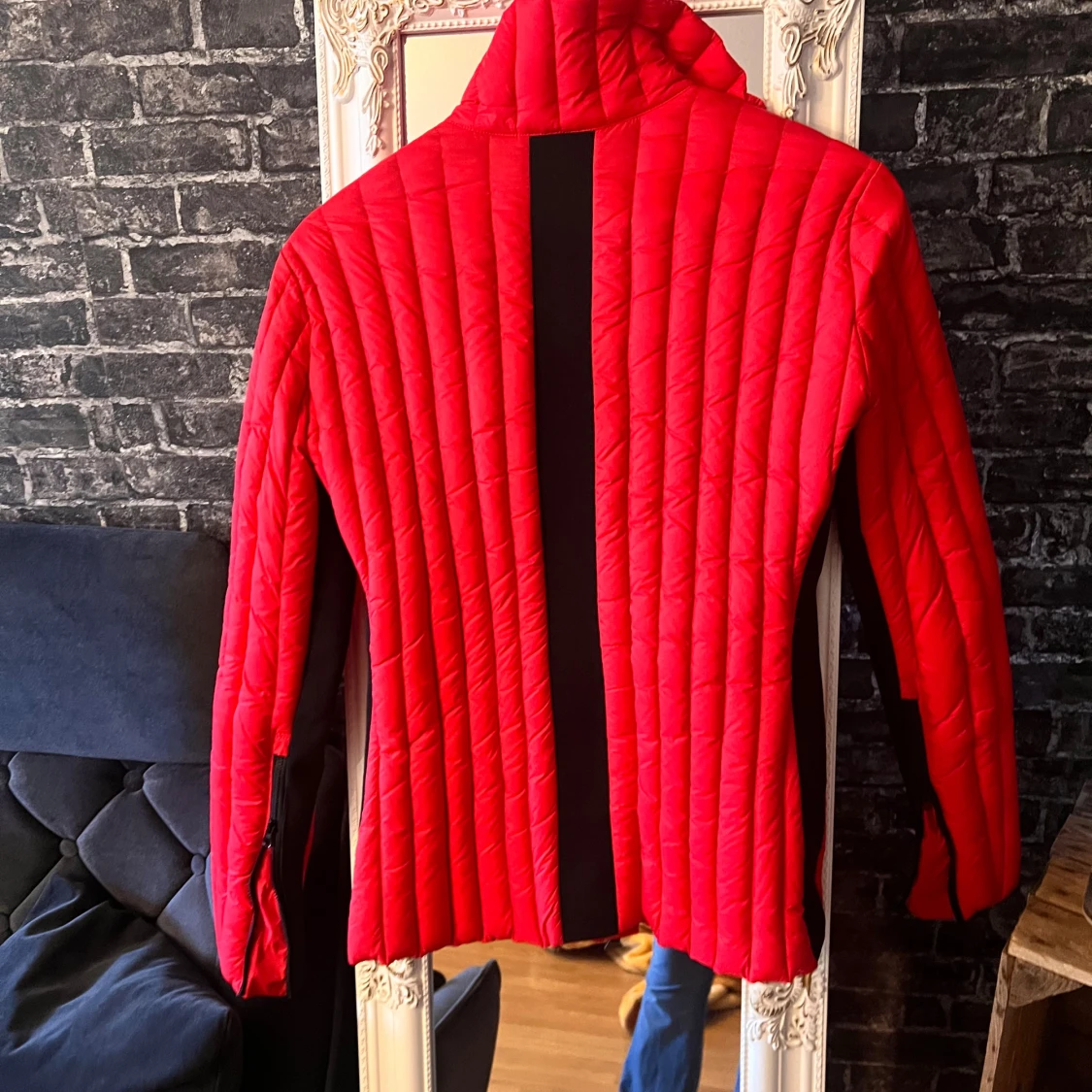 Röd quiltad jacka från A-One, stl S - 1