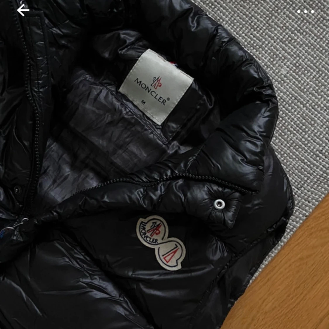 Svart dunväst från Moncler med huva - 2