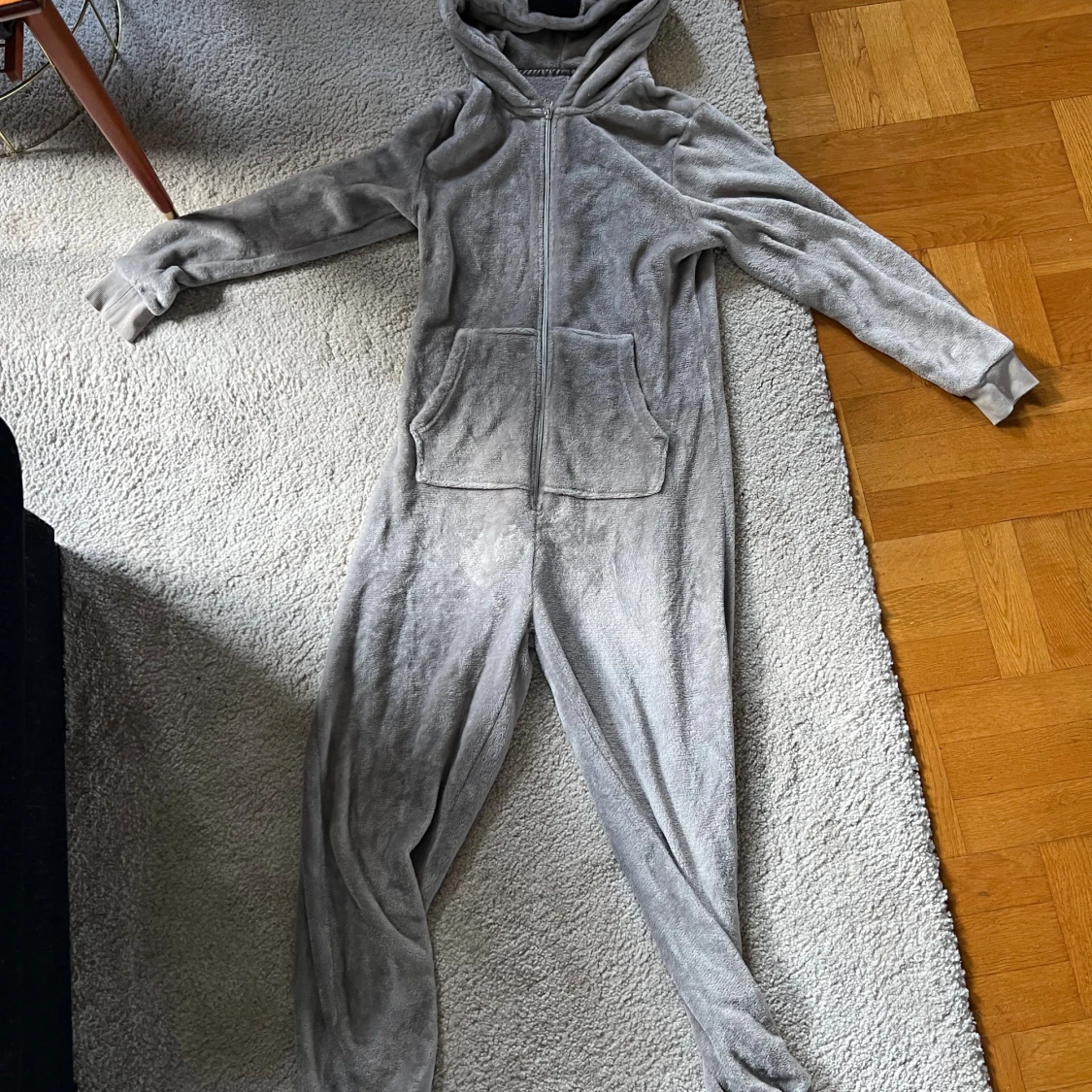 Grå koala onepiece från Ellos