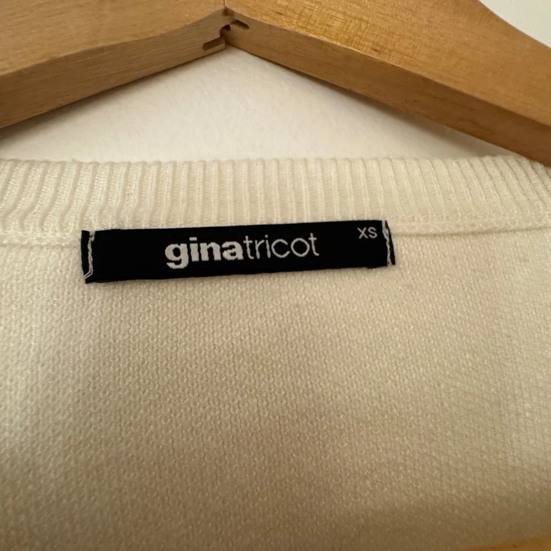 Vit kofta med knyt från Gina Tricot - 1