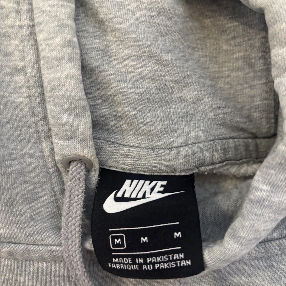 Grå hoodie från Nike med huva - 3