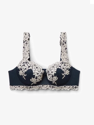 Intimissimi BH - Jag säljer en mörkblå Intimissimi bh utan push upp. Bh-n ser helt ny ut på utsidan. Insidan är lite nopprig och har andra tecken på användning (se sista bild)💗 Storlek 75C