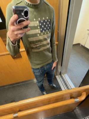 Lexington stickad tröja - Säljer en tvär fet lexington tröja. Storlek S. Pris ej hugget i sten. Vid fler frågor och funderingar är det bara att höra av sig