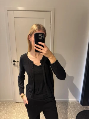 Svart kofta - Perfekt!!