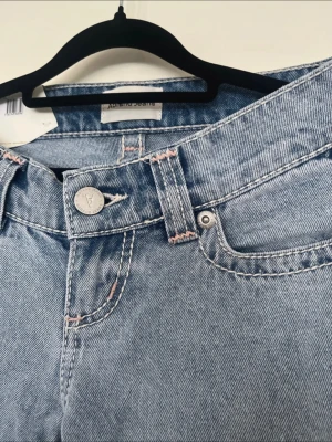 abrand jeans  - säljer abrands 00 super low flare jeans i modell tall 💕aldrig använda 