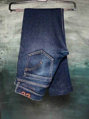 Dondup Jeans George  - Dondup jeans George!  || Nypris ~ 4000kr Vårt pris ~ 849kr || Modellen har endast original slitningar från fabrik || Midja ~ 42cm Längd ~ 100cm ||  Bara att höra av sig vid funderingar!!🙌