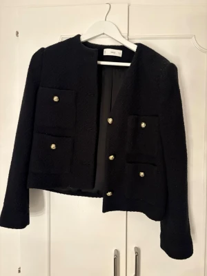 Mango kofta/jacka - Jätte fin, inga räcken på användning! Står storlek L men skulle säga allt från S-M,  Skriv vid frågor🤍