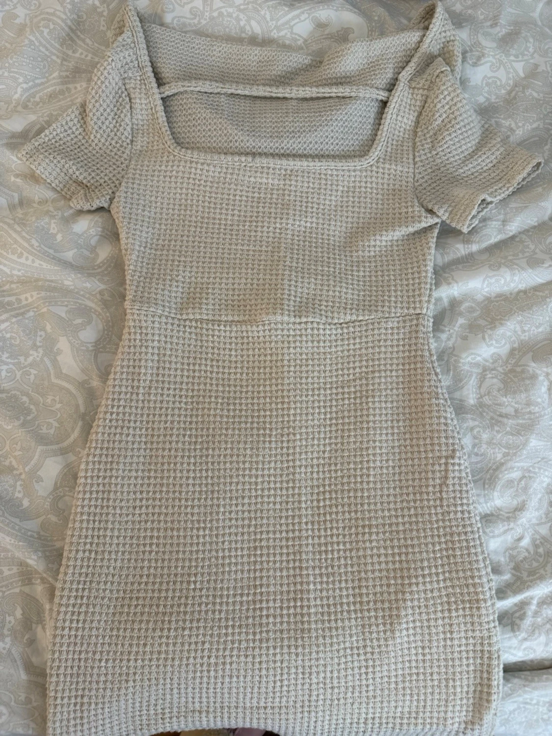 Beige ribbad kortklänning