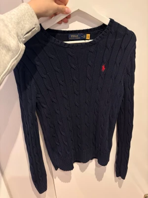 Stickad tröja  - Kommer ej till användning 