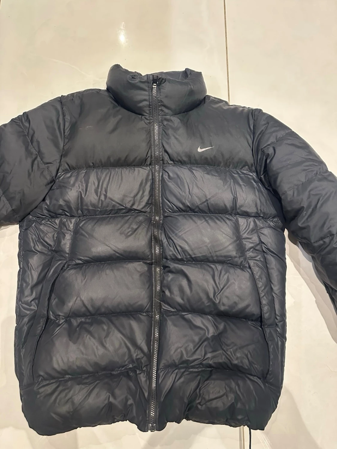 Svart pufferjacka från Nike