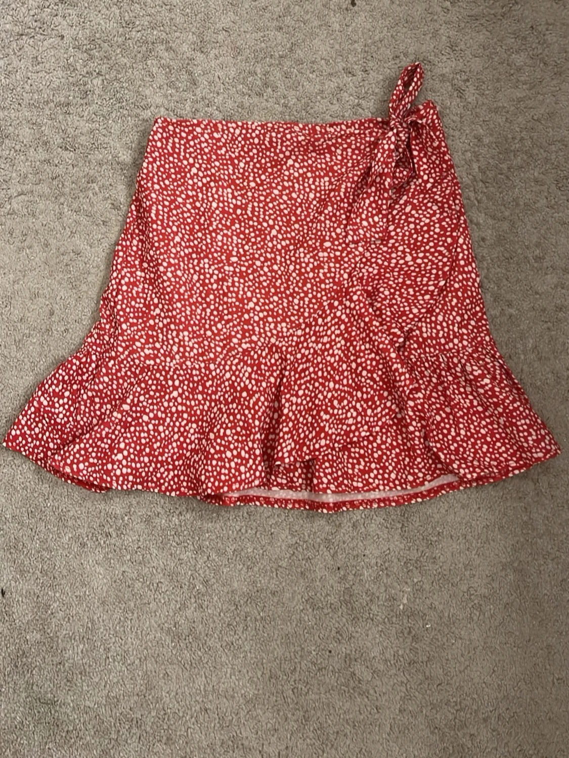 Röd omlottkjol med vita prickar SHEIN