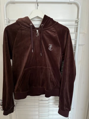 JUICY COUTURE SET - Brunt juicy set från deras hemsida, oanvänd i nytt skick! 