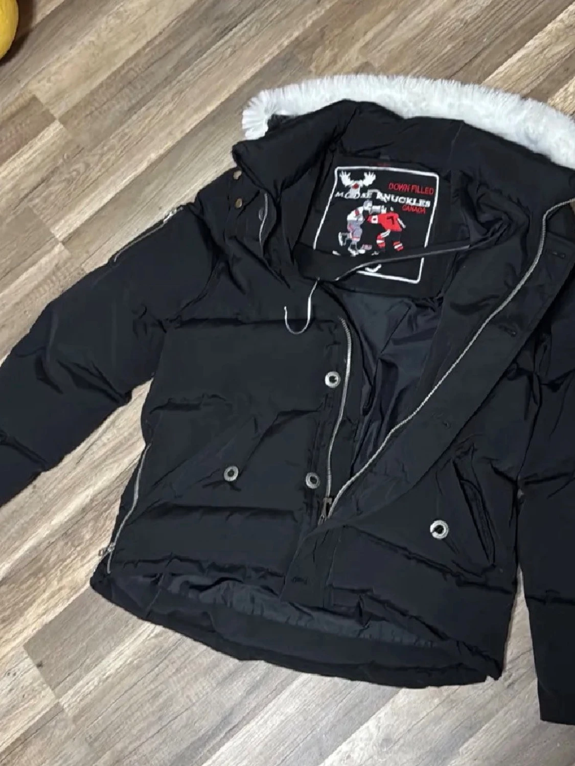 Svart Moose Knuckles dunjacka