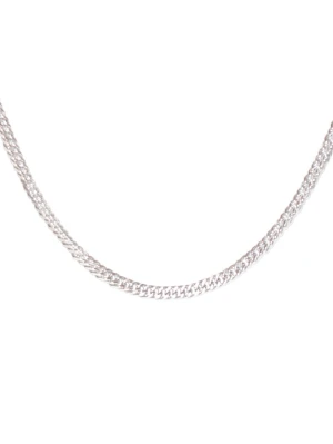 Kedjehalsband - 6mm Silver  - Information:  Material: 316L kirurgiskt rostfritt stål  Design: Klassiskt Kedjehalsband Lås: Säker och elegant låsmekanism Längd: 55 cm. Detta kedjehalsband i silver är tillverkat av högkvalitativt 316L rostfritt stål, även känt som kirurgiskt stål. Det är designat för att tåla svett, dusch och bad, vilket gör det perfekt för daglig användning. Halsbandet behåller sin fina silverglans över tid utan att mattas av.🤝