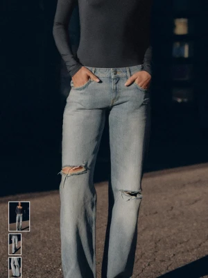 Zara jeans, JEANS TRF WIDE LEG LÅG MIDJA MED REVOR - Säljer ett par helt slutsålda ljusblå jeans Zara. Passade ej mig i storleken och försent att lämna tillbaka. 