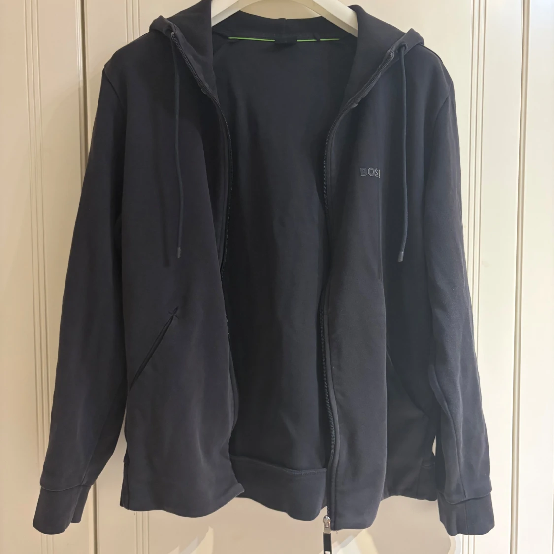 Mörkblå hoodie från BOSS