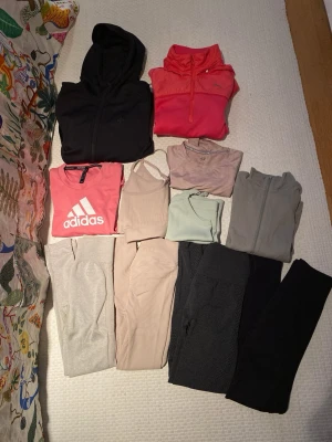 Träingskläder klädpaket dam xs - Träingskläder klädpaket dam xs. Märken adidas, puma, bumpro, hm m.m. 