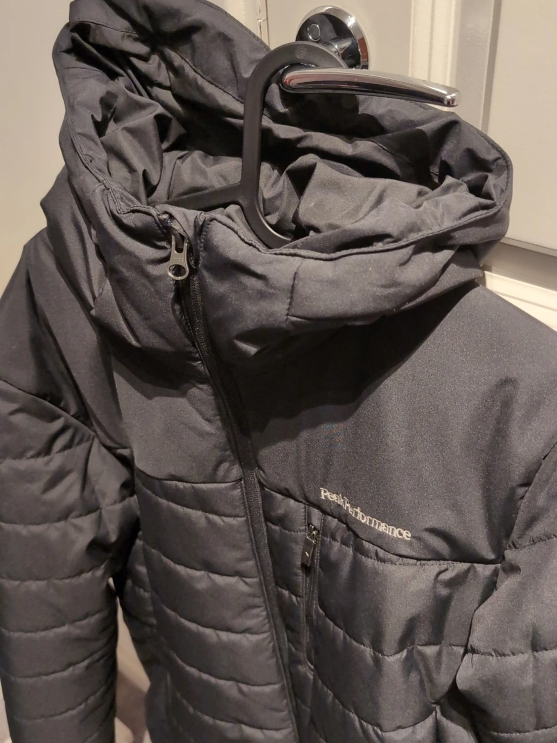 Svart Peak Performance pufferjacka XL - 1