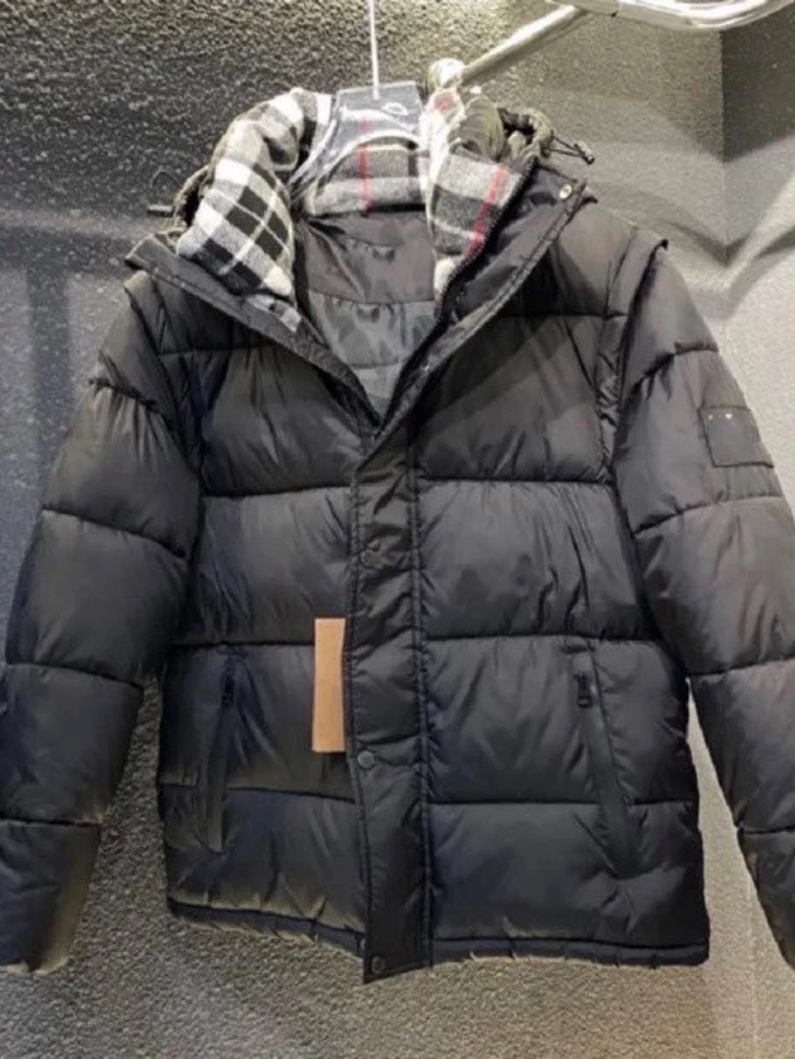 Svart pufferjacka från Burberry - 1