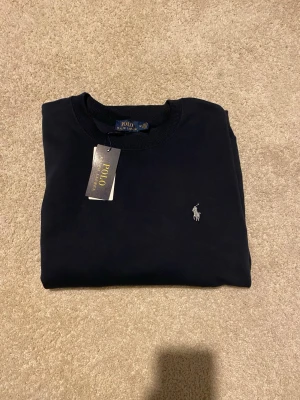 Svart sweatshirt från Polo Ralph Lauren M - Svart tröja från ralph lauren i strl M