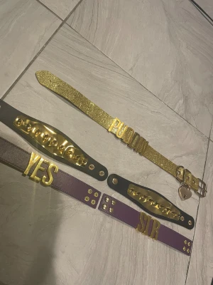 Harley Quinn choker och armband - Harley Quinn choker och armband. Allt är justerbart. Helt som nya, förutom några repor från förvaring, men det tycker jag får dem att se ut mer som i filmen. 