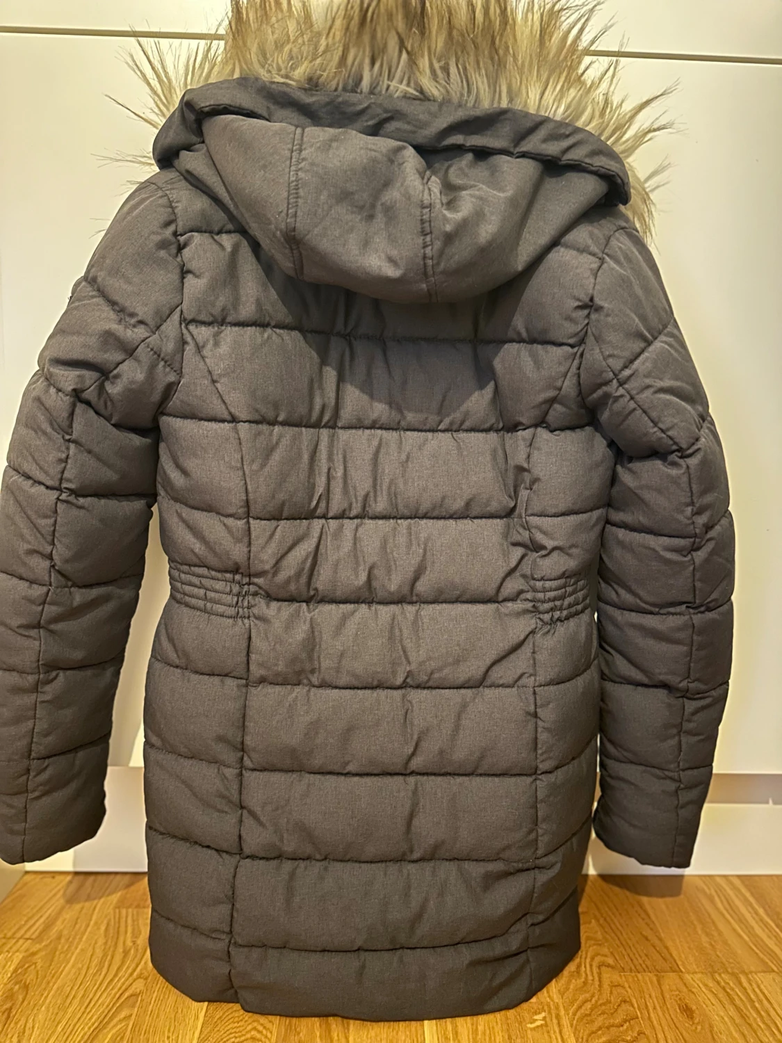 Mörkgrå pufferjacka med fuskpäls - 5