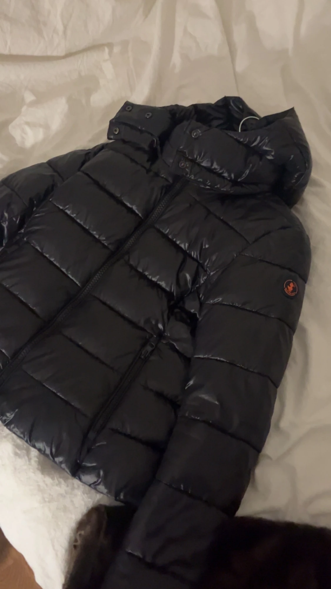 Svart pufferjacka med huva från save the duck - 3