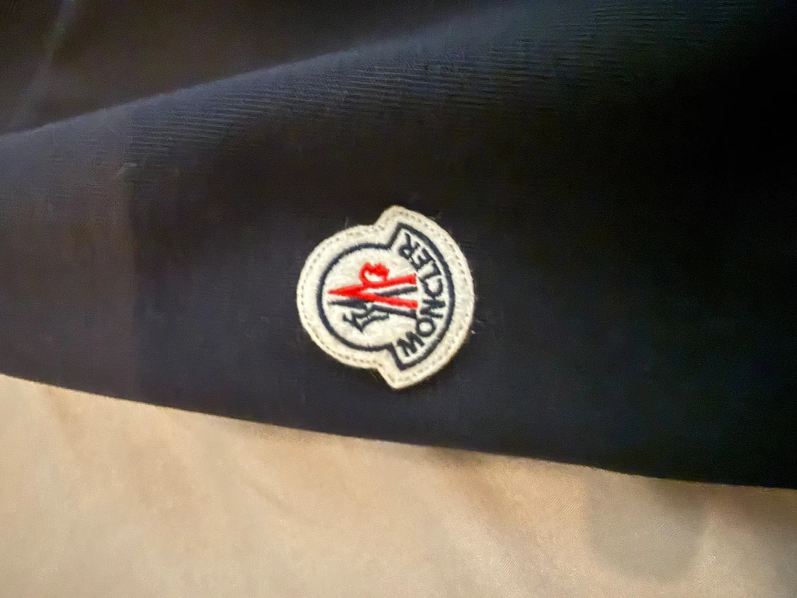 Svart Moncler pufferjacka med huva - 3