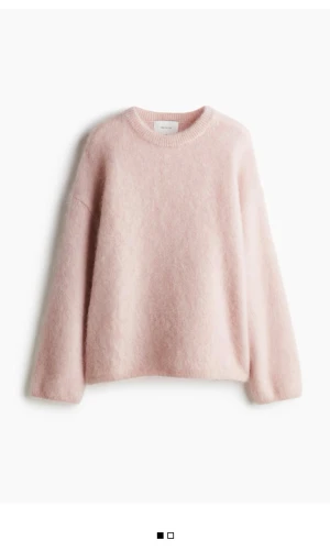 Stickad tröja i mohairmix - Jättefin stickad tröja från H&M som inte längre finns🤍