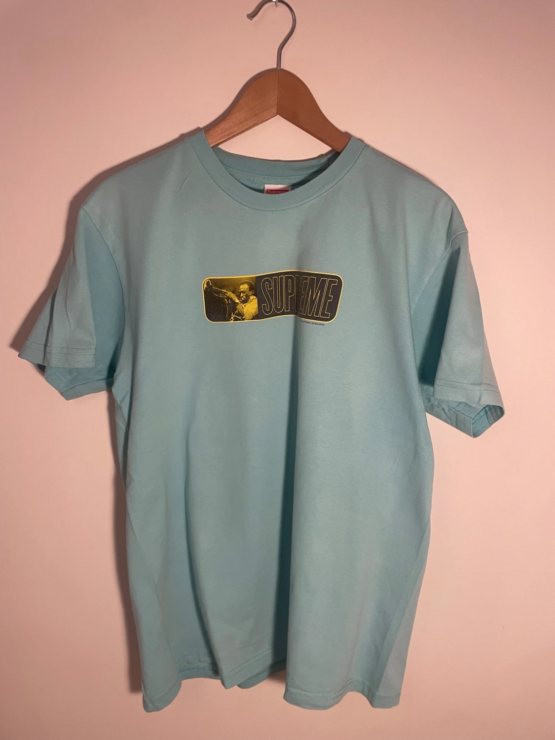 Supreme ljusblå t-shirt med tryck