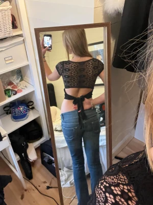 Svart spets topp - Såå snygg svart spets topp med öppen rygg, i storlek S❤️❤️❤️