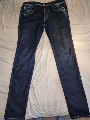 Replay anbass - Replay Anbass I Strl 32 (32/32). Jävligt schyssta jeans nu inför vintern som en julklapp eller något som man vill kunna använda för privat bruk. Inga defekter whatsoever. Tveka inte att höra av er om ni undrar nått. | Priset är ej hugget I sten |