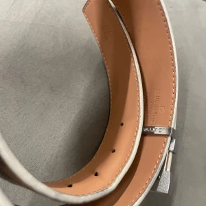 Bälte  - Helt ny produkt använd två gånger pris kan diskuteras och kan skicka extra bilder om du frågar 