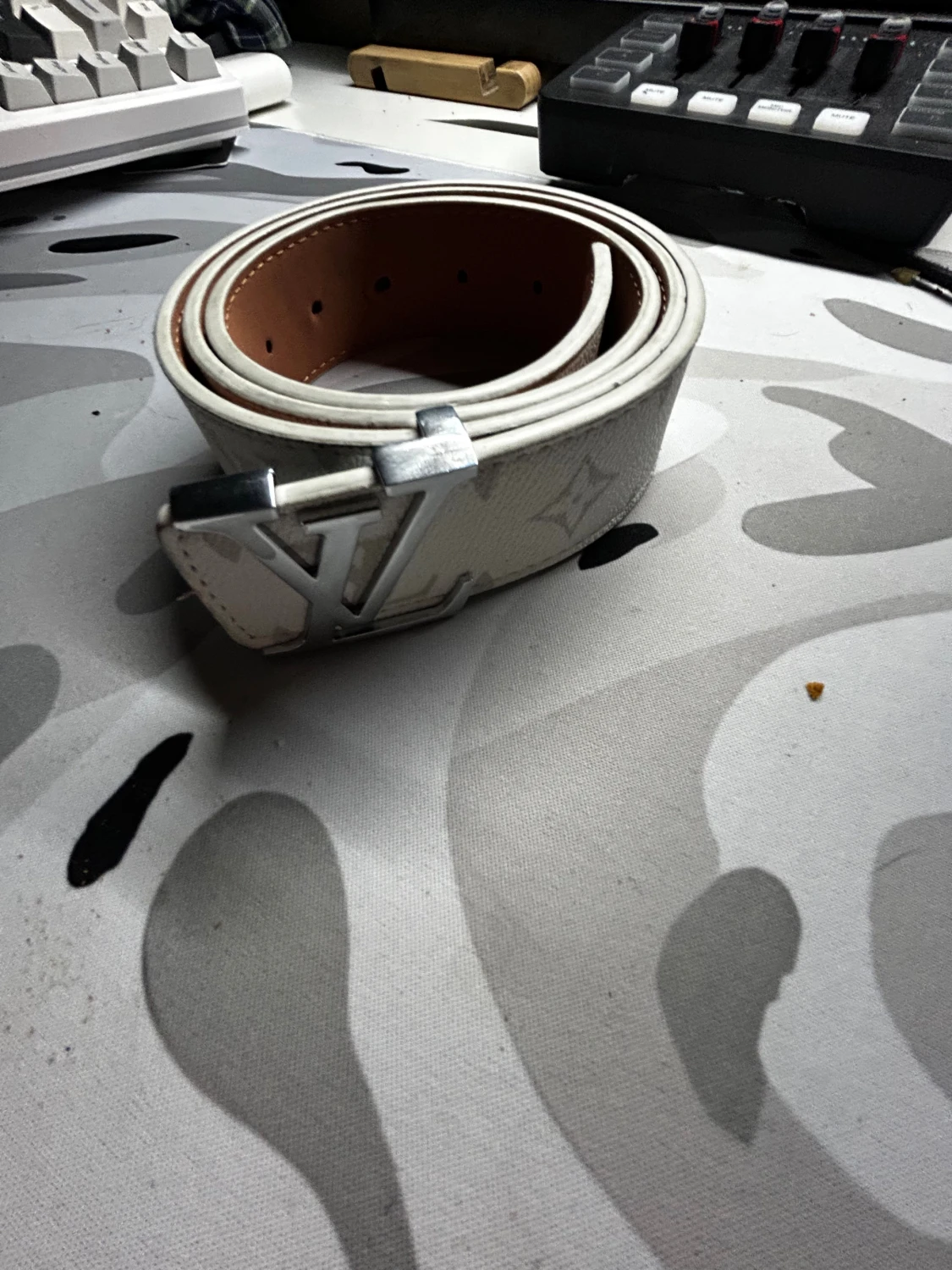 Vitt L v bälte 115cm - 1