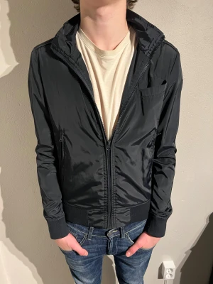 Woolrich jacka - Tja!! Säljer nu denna sjukt goa woolrich jacka, storlek S och sjukt go nu till vintern och våren!! Hör av dig om du har några frågor