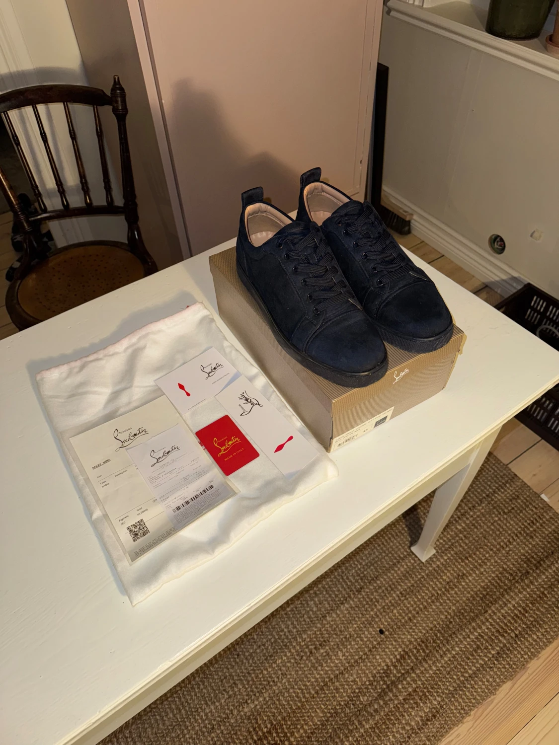 Mörkblå sneakers från Christian Louboutin