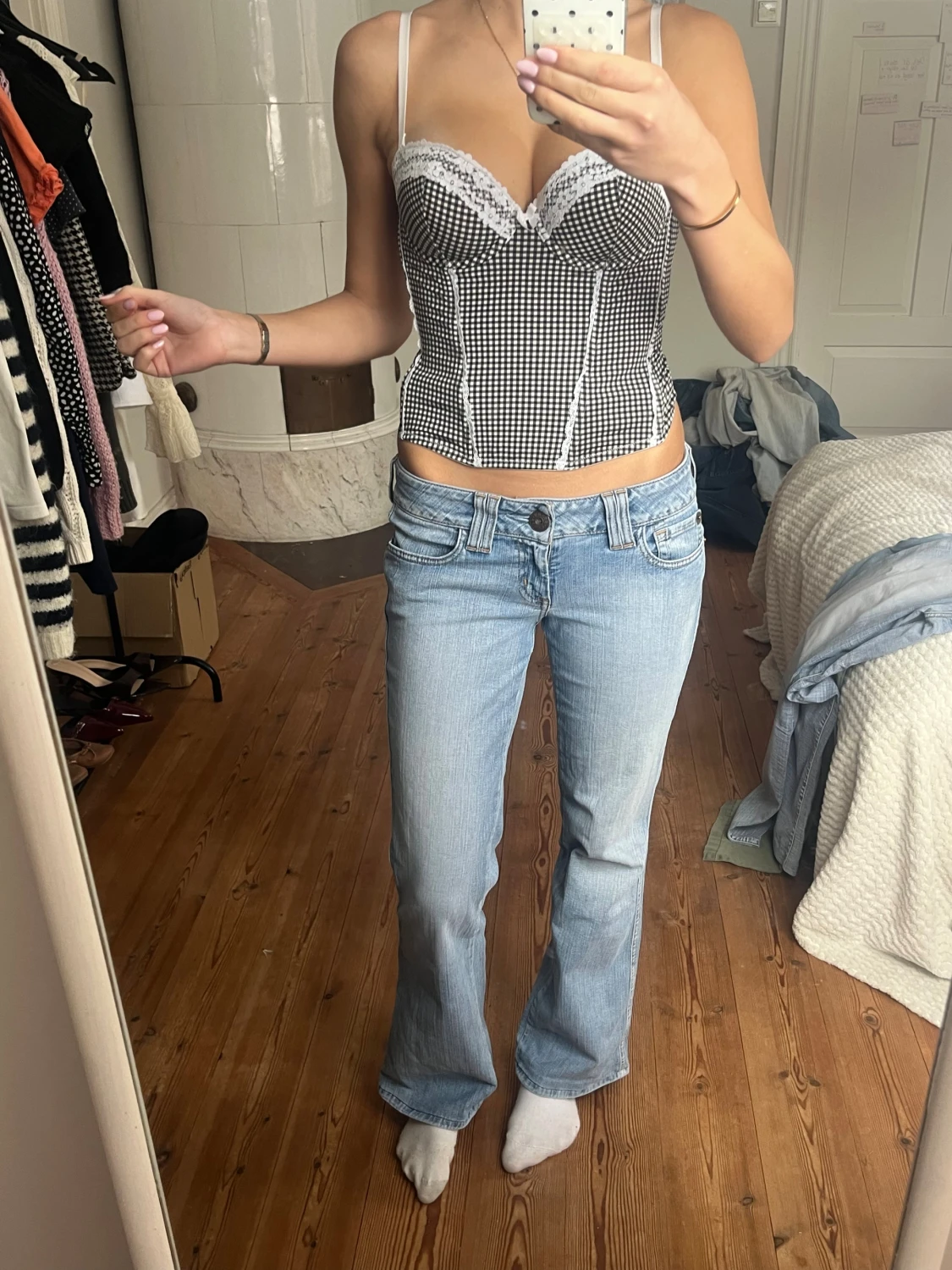  ljusblå bootcut vintage lågmidjade jeans 