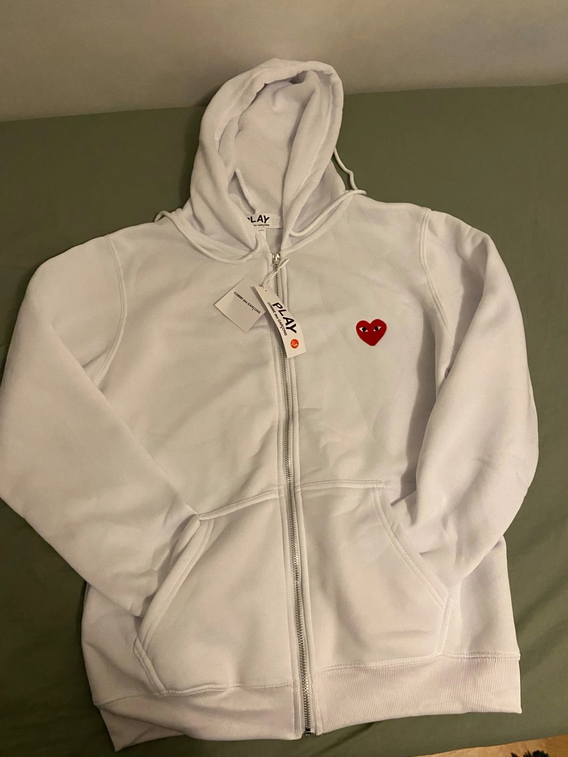 Vit hoodie från Comme des Garçons Play