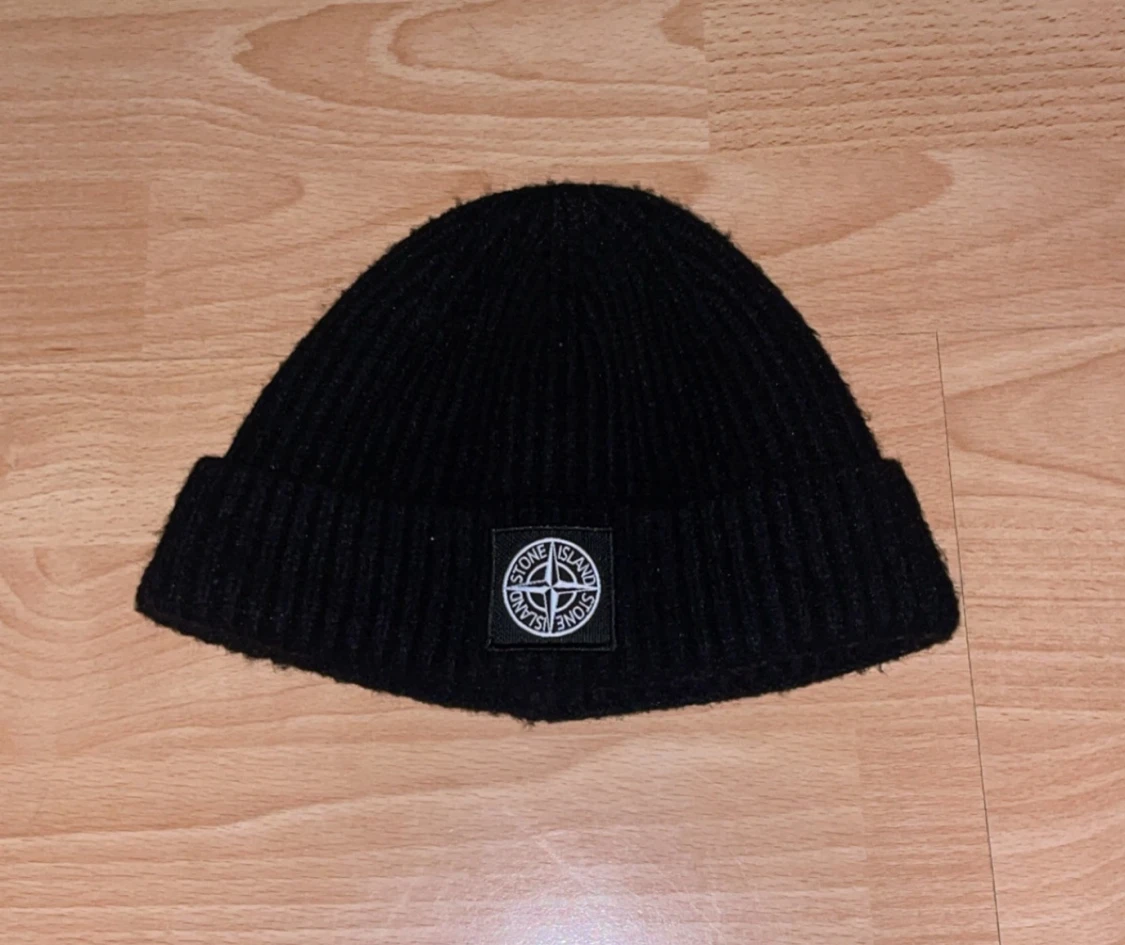 Svart Stone Island mössa 