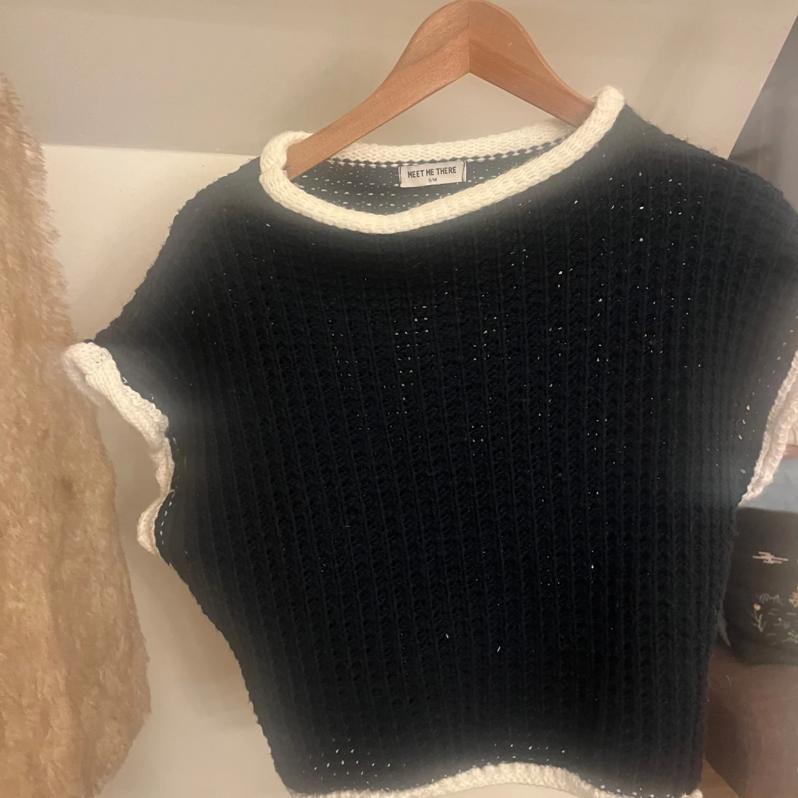 Stickad mörkblå topp från Meet Me There - 3