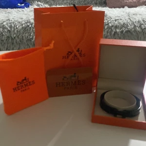 Svart armband  - Väldigt snygg