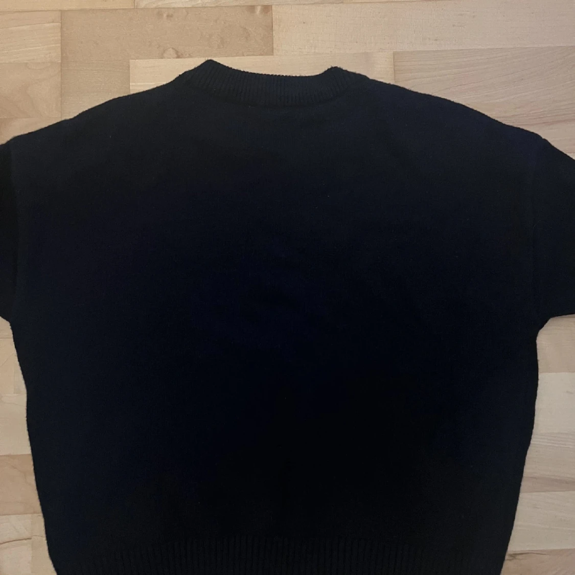 Svart stickad tröja från Ami med hjärta - 1