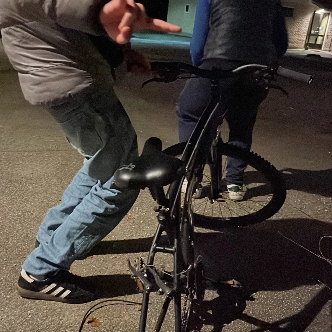 Kan ha en liten buckla då en sten flög in på ramen men annars är en prima. Först till kvarn  - 4